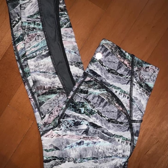 Lululemon Train Times - Picture 4 of 5